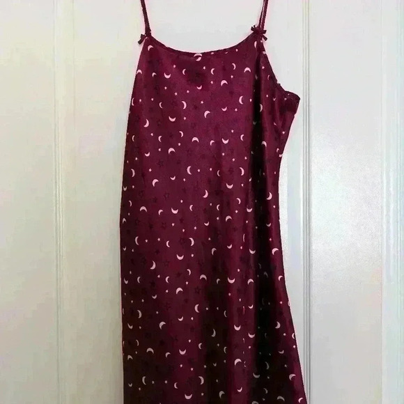 Red moon  and stars slip size small - Picture 2 of 6